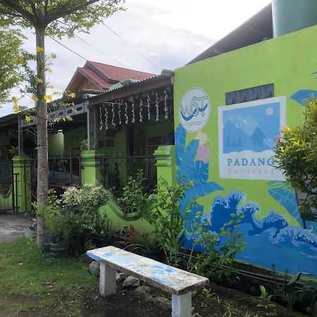 Padang Homestay Экстерьер фото