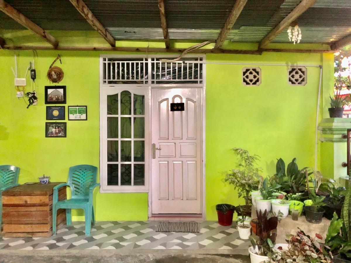 Padang Homestay Экстерьер фото